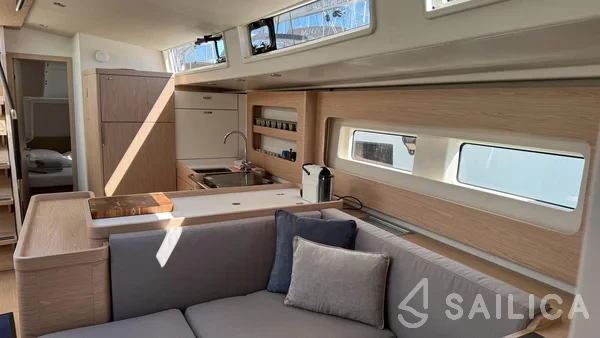 Oceanis 54 - Yacht Charter Sailica