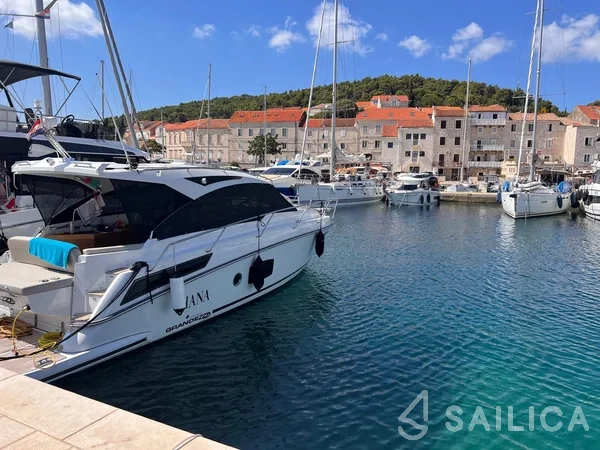 Grandezza 34 OC - Yacht Charter Sailica