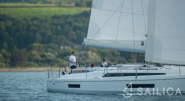 Oceanis 40.1 - Yacht Charter Sailica