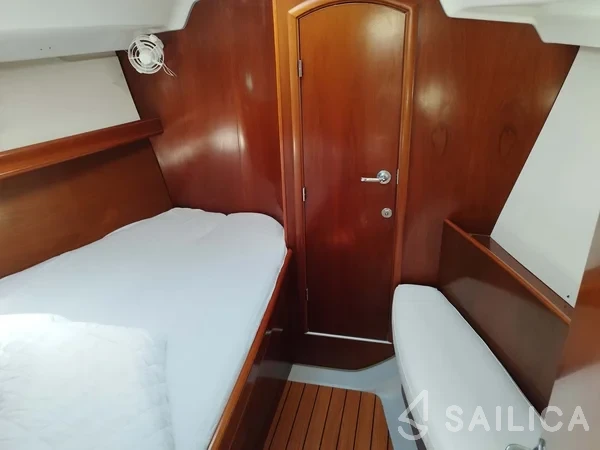 Oceanis 393 - Yacht Charter Sailica