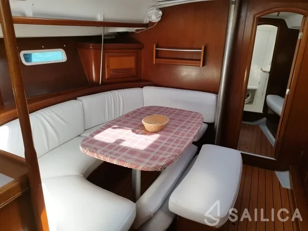 Oceanis 393 - Yacht Charter Sailica