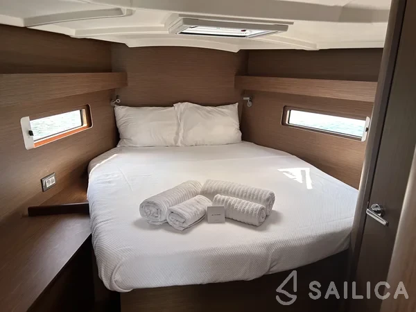 Oceanis 40.1 - Yacht Charter Sailica