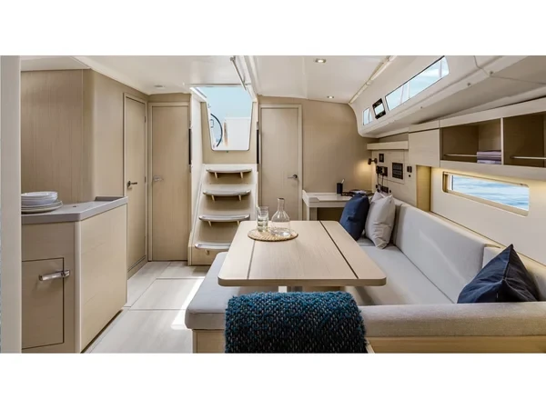 Oceanis 40.1 - Yacht Charter Sailica