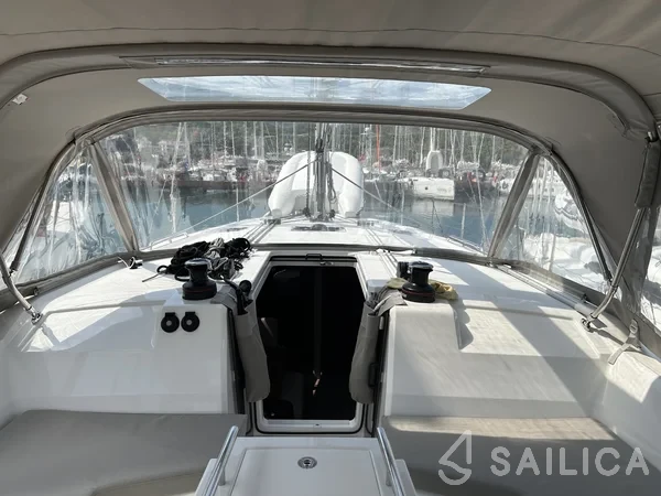 Oceanis 40.1 - Yacht Charter Sailica