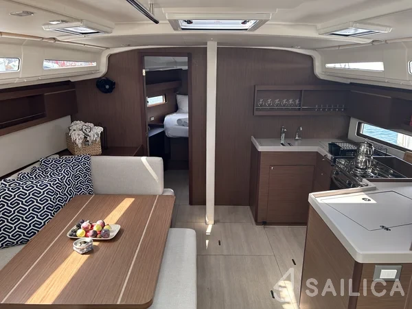 Oceanis 40.1 - Yacht Charter Sailica