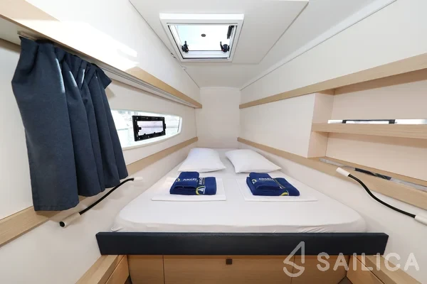 Lucia 40 - Yacht Charter Sailica