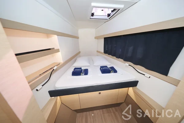 Lucia 40 - Yacht Charter Sailica