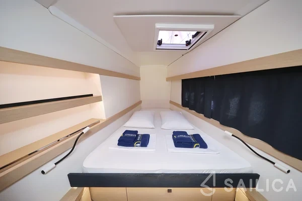 Lucia 40 - Yacht Charter Sailica