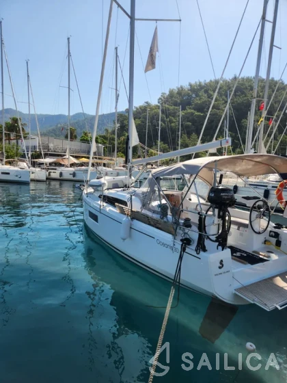 Oceanis 30.1 - Yacht Charter Sailica
