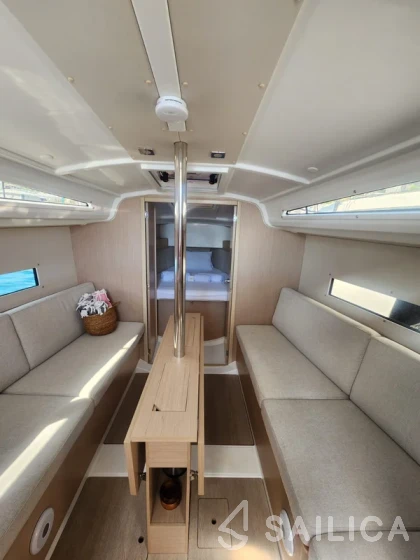Oceanis 30.1 - Yacht Charter Sailica