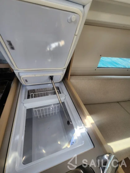 Oceanis 30.1 - Yacht Charter Sailica