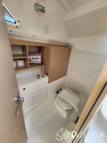 Oceanis 30.1 - Yacht Charter Sailica