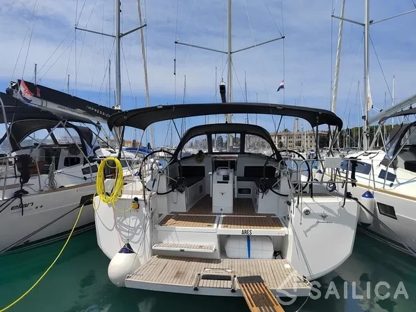 Sun Odyssey 440 - Yacht Charter Sailica