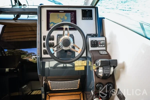 Flipper 900 ST - Yacht Charter Sailica