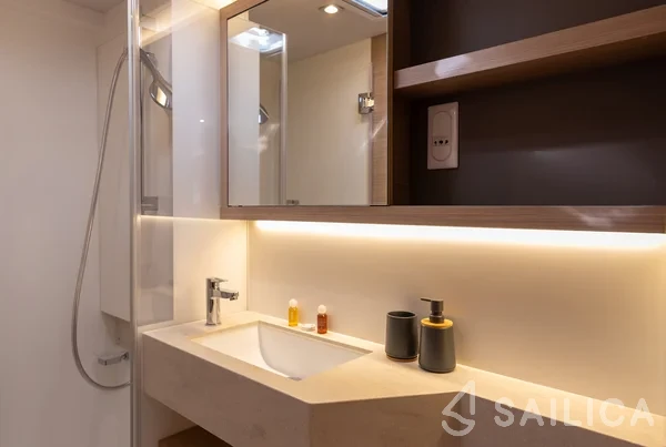 Lagoon 51 - Yacht Charter Sailica