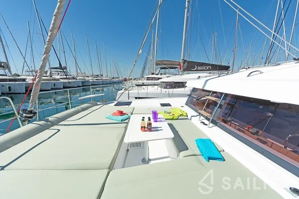 Bali Catsmart - Yacht Charter Sailica
