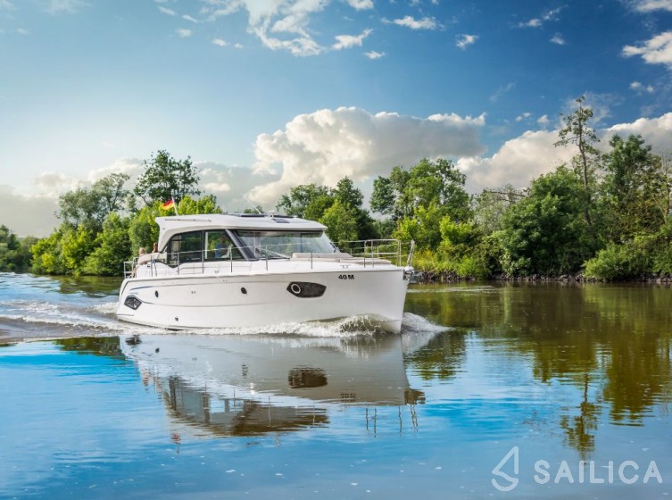 Bavaria E40 Sedan - 3 cab. - Yacht Charter Sailica