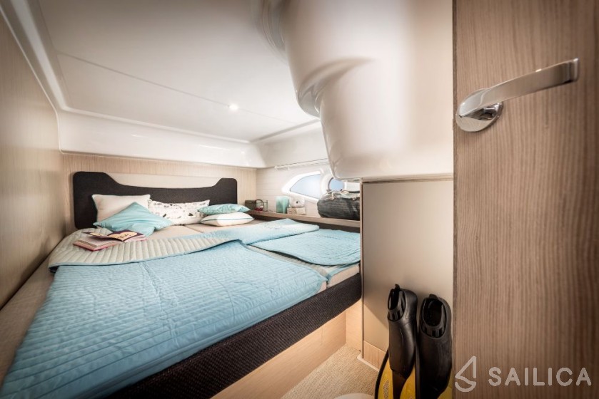 Bavaria E40 Sedan - 3 cab. - Yacht Charter Sailica
