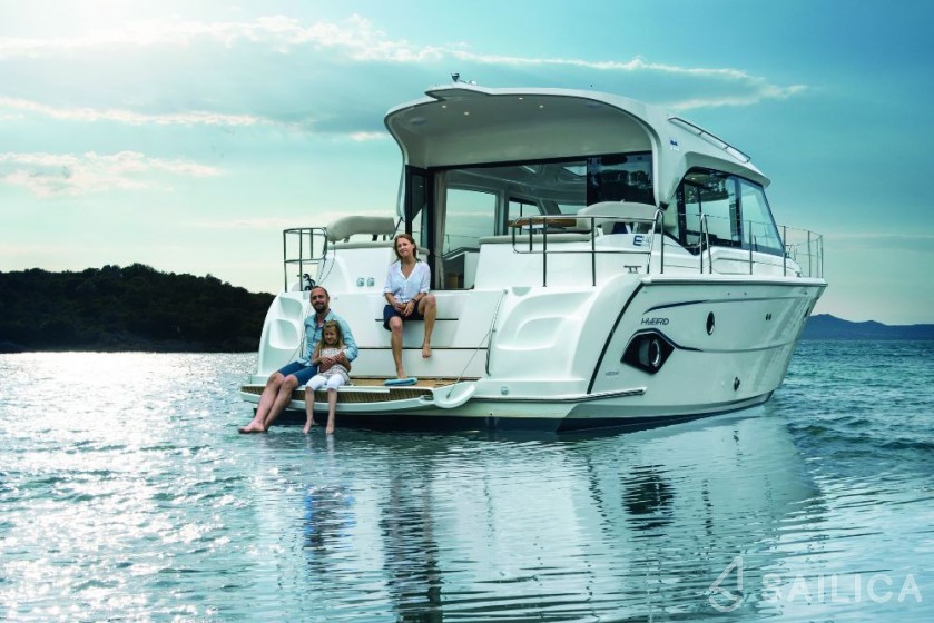 Bavaria E40 Sedan - 3 cab. - Yacht Charter Sailica