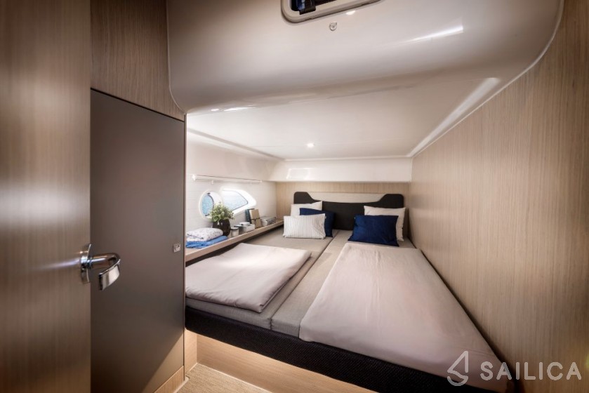 Bavaria E40 Sedan - 3 cab. - Yacht Charter Sailica