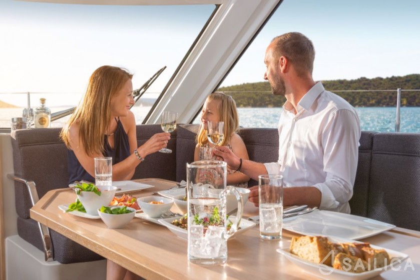 Bavaria E40 Sedan - 3 cab. - Yacht Charter Sailica