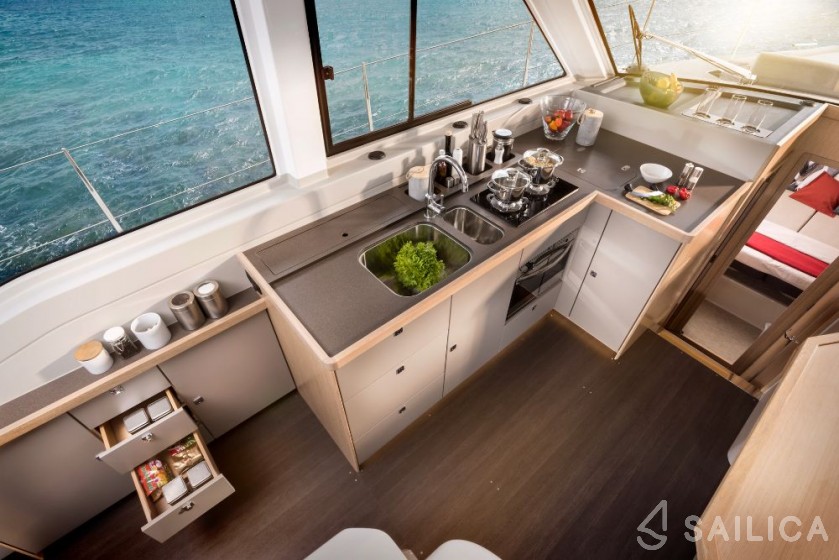 Bavaria E40 Sedan - 3 cab. - Yacht Charter Sailica