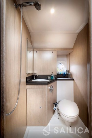 Bavaria E40 Sedan - 3 cab. - Yacht Charter Sailica