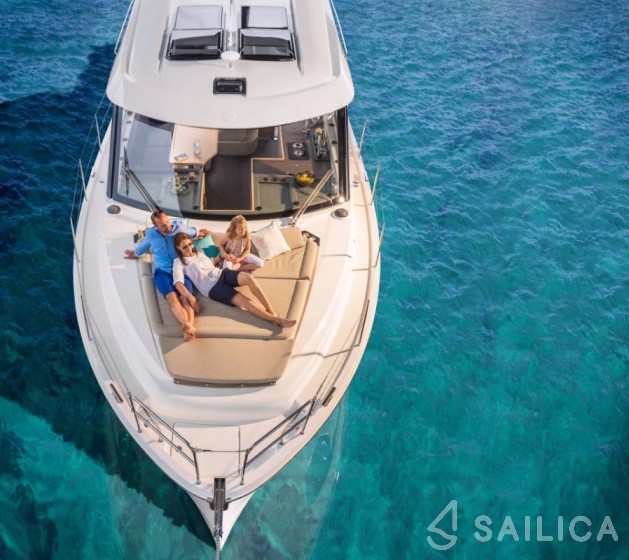 Bavaria E40 Sedan - 3 cab. - Yacht Charter Sailica