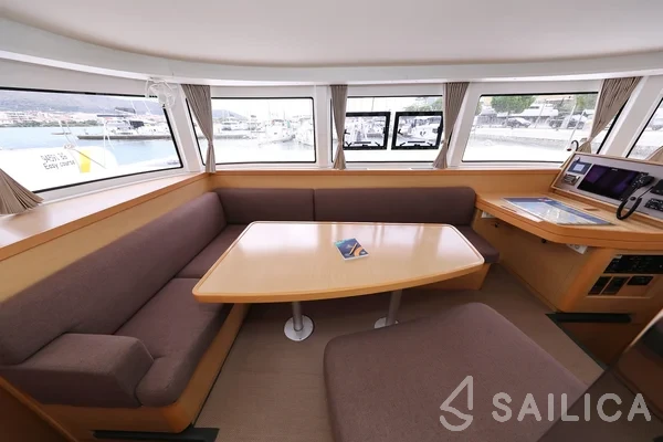 Lagoon 42 - Yacht Charter Sailica