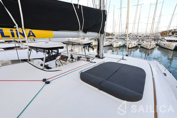 Lagoon 42 - Yacht Charter Sailica