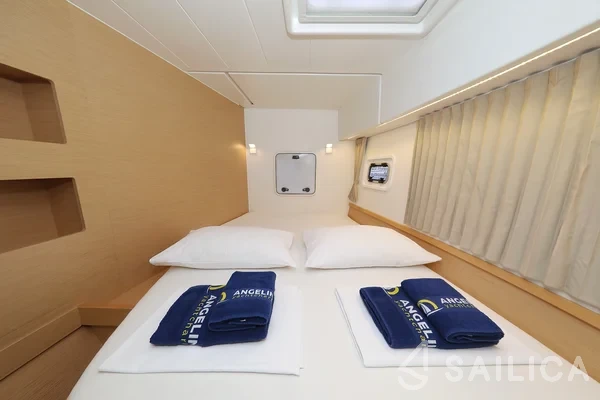 Lagoon 42 - Yacht Charter Sailica