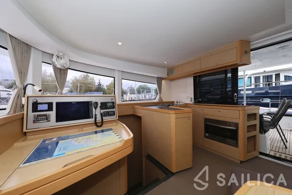 Lagoon 42 - Yacht Charter Sailica