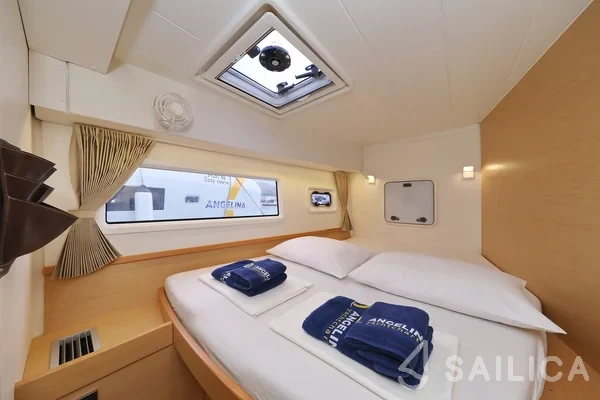 Lagoon 42 - Yacht Charter Sailica