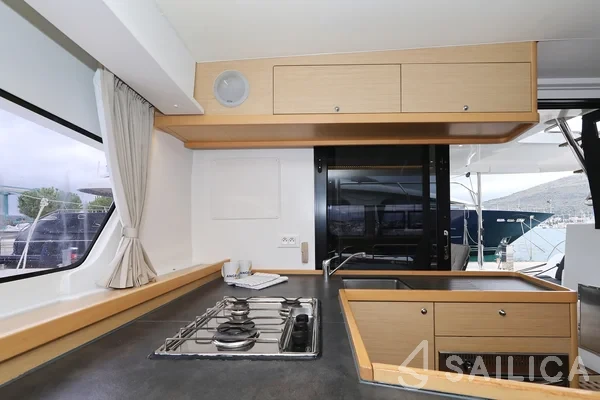 Lagoon 42 - Yacht Charter Sailica