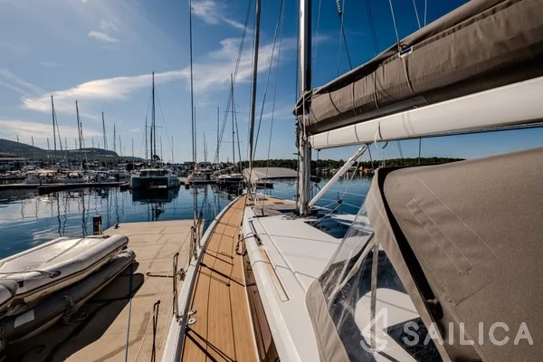 Grand Soleil 52 - Yacht Charter Sailica