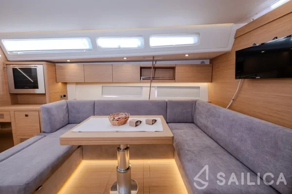 Grand Soleil 52 - Yacht Charter Sailica