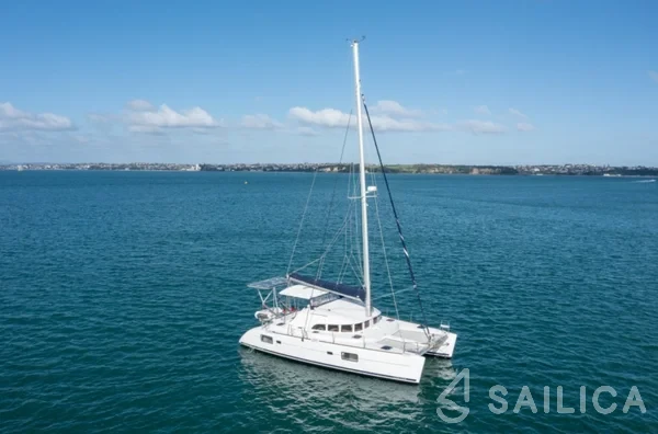 Lagoon 380 - Yacht Charter Sailica