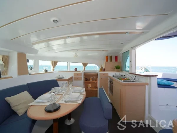 Lagoon 380 - Yacht Charter Sailica