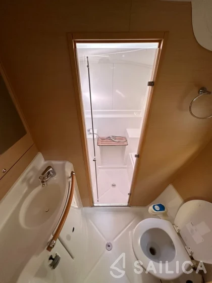 Lagoon 380 - Yacht Charter Sailica