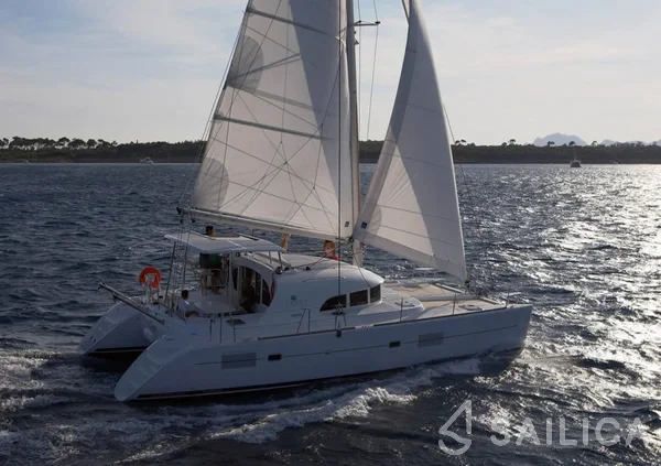 Lagoon 380 - Yacht Charter Sailica