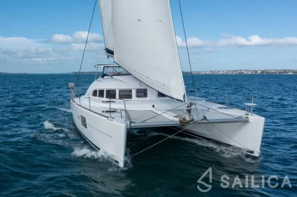 Lagoon 380 - Yacht Charter Sailica