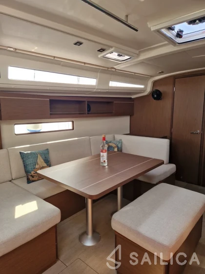 Oceanis 40.1 - Yacht Charter Sailica