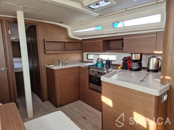 Oceanis 40.1 - Yacht Charter Sailica