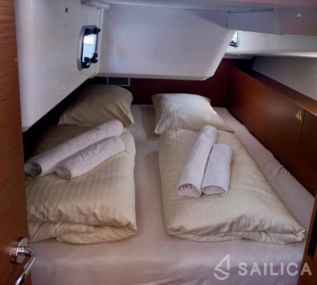 Sun Odyssey 490 - Yacht Charter Sailica