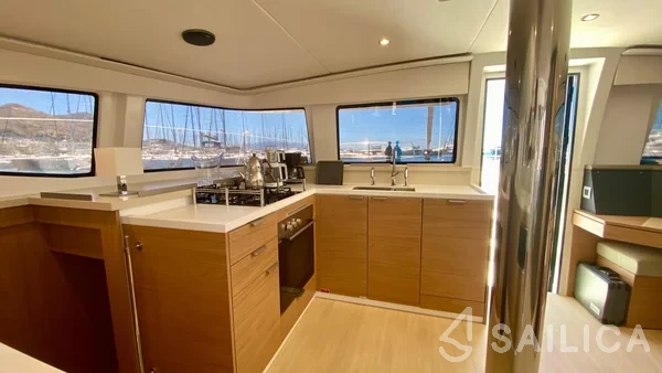 Bali 4.4 - Yacht Charter Sailica