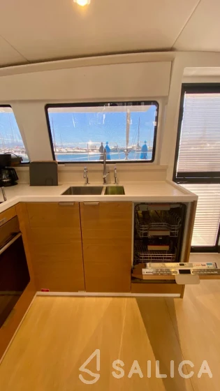 Bali 4.4 - Yacht Charter Sailica