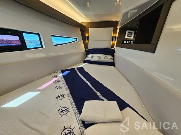 Tesoro T 38 - Yacht Charter Sailica