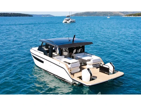 Tesoro T 38 - Yacht Charter Sailica