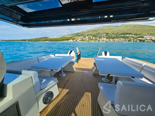 Tesoro T 38 - Yacht Charter Sailica