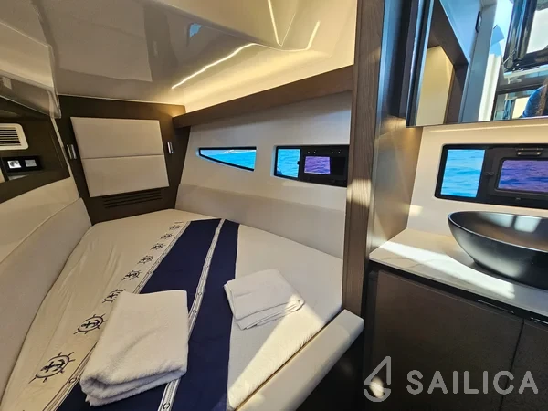 Tesoro T 38 - Yacht Charter Sailica